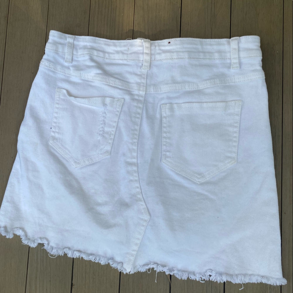 White denim skirt